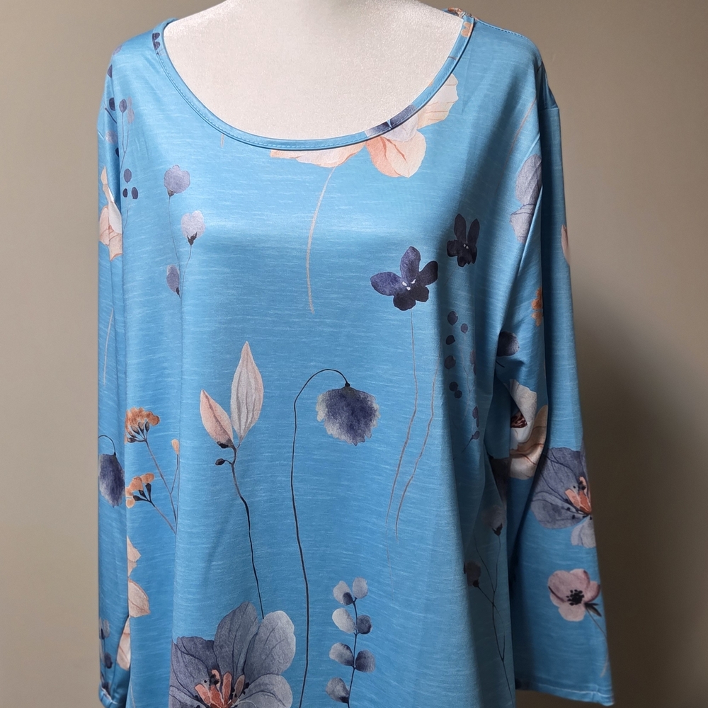 NEW, 1XL (2XL) Floral Blue Women's Top